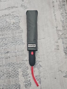 Hunter Travel Umbrella in Hunter Green with Red Trim